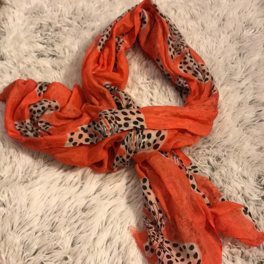 Pink flower patterned scarf ππΈ - Picture 2 of 2